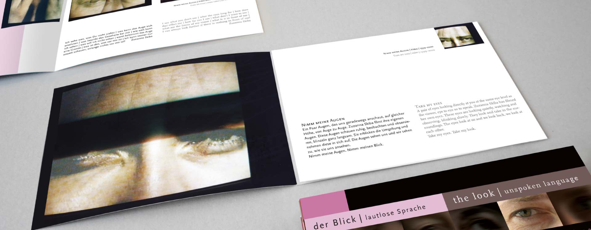 Faltblatt zu den Werken von Zuzanna Skiba in der Ausstellung „Der Blick“; Design: Kattrin Richter | Büro für Grafikdesign