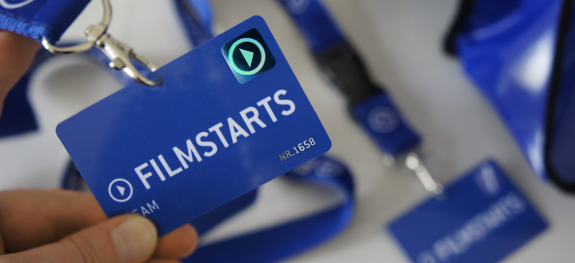 ID-Cards mit Hologramm vom Logo Filmstarts