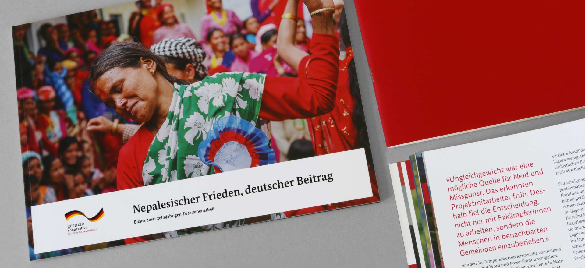 Titelseite der Broschüre „Nepalesischer Frieden, deutscher Beitrag“; Design: Kattrin Richter | Büro für Grafikdesign