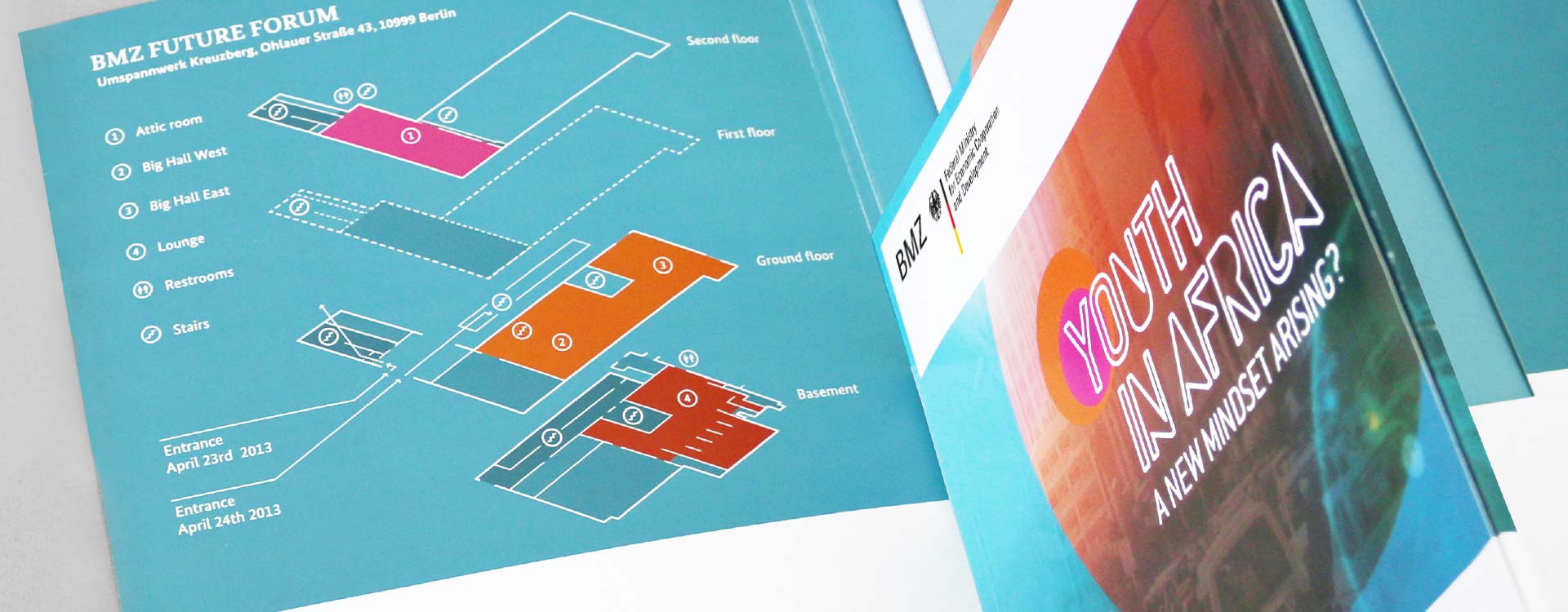 Konferenzmappe mit Karte zu der vom BMZ veranstalteten Konferenz „Youth in Africa“ im Umspannwerk Kreuzberg, Berlin; Design: Kattrin Richter | Büro für Grafikdesign 